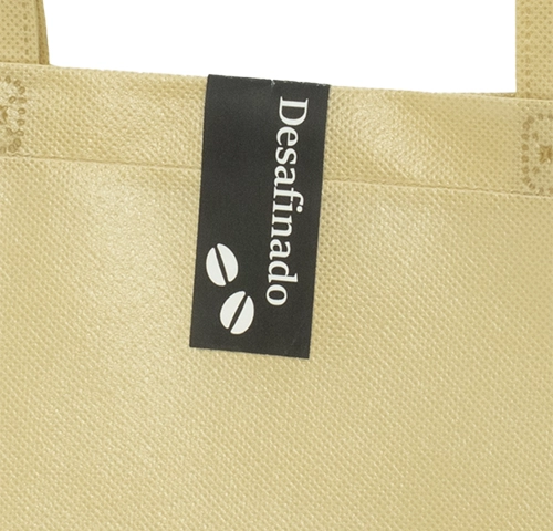 生地なのに、型崩れせず自立。